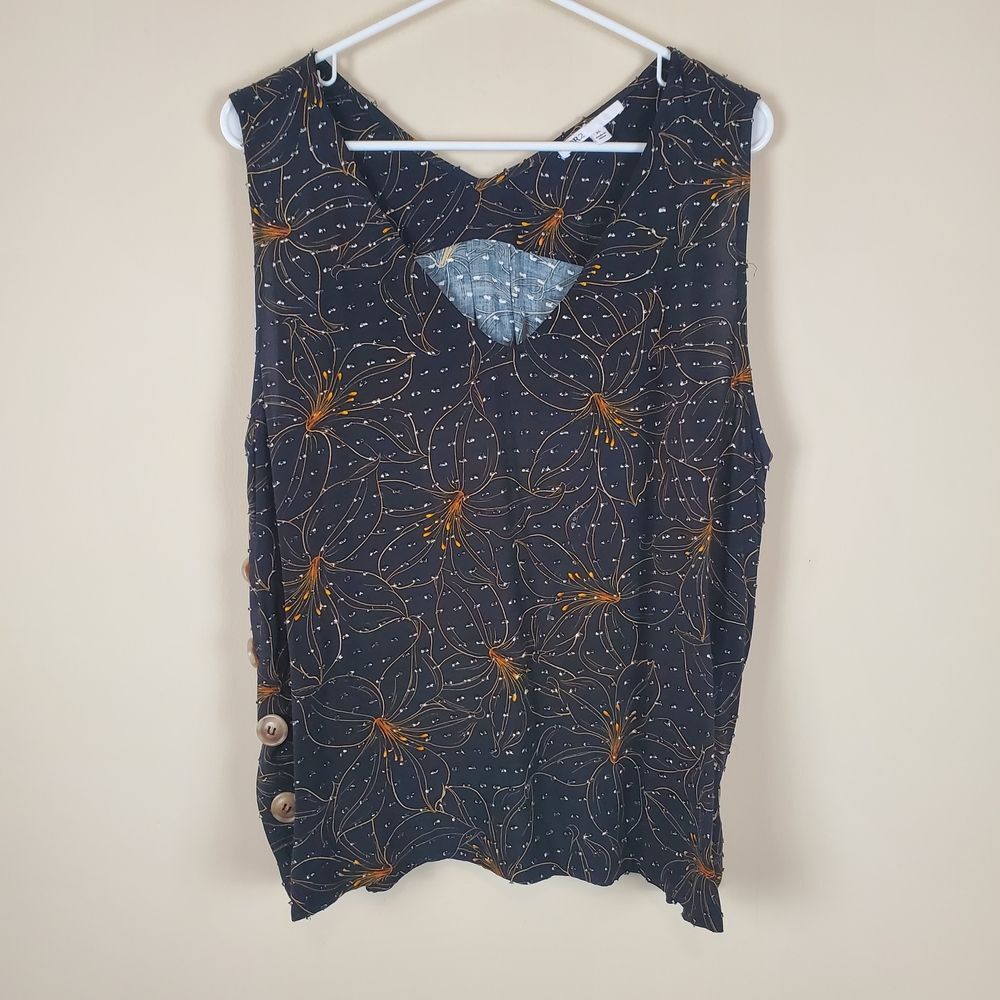 DR2 Black Floral Button on sides Tank Size XL